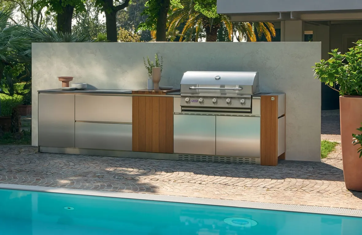 Perché la pulizia di fine stagione è diversa da quella dopo la grigliata (foto Barbecue Aster Cucine Outdoor lineare)