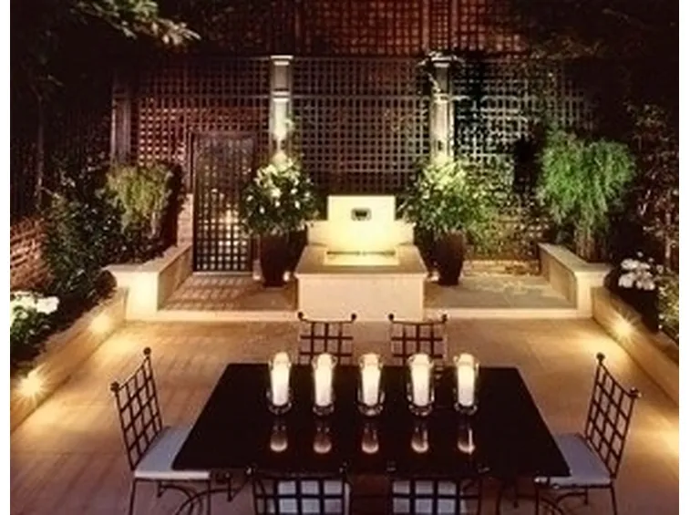 foto giardino illuminato