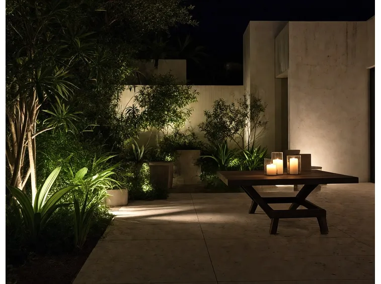 foto giardino illuminato