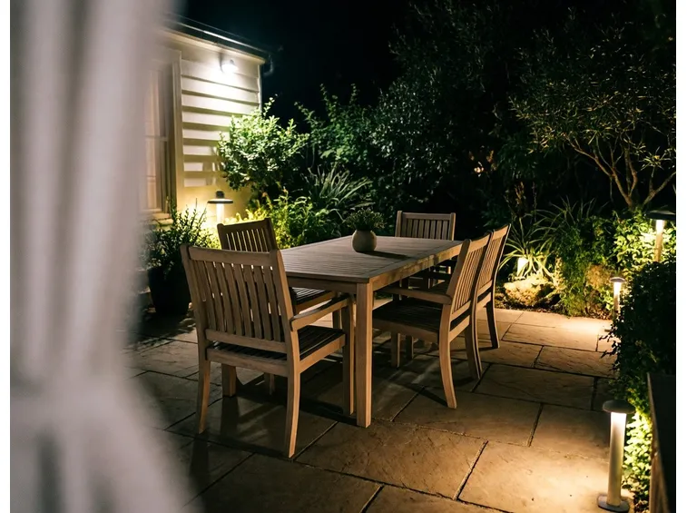 foto giardino illuminato