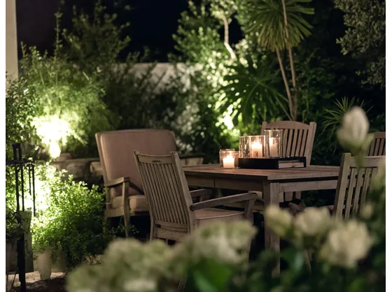 foto giardino illuminato