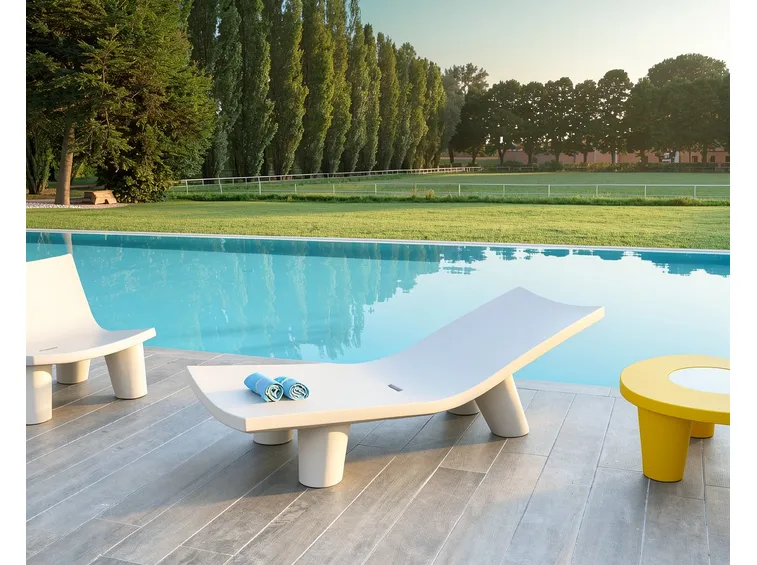 Pulizia di fondo a fine stagione: sgombero, fughe e detergenti giusti (foto Decking Slide Low Lita Lounge)