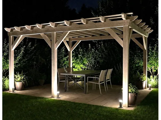 foto giardino illuminato