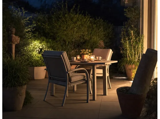 foto giardino illuminato