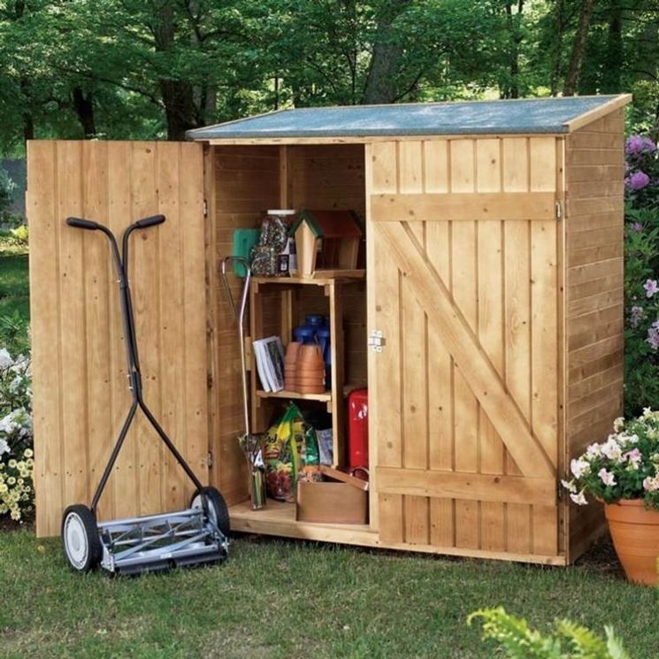 esempio di armadio da giardino in legno