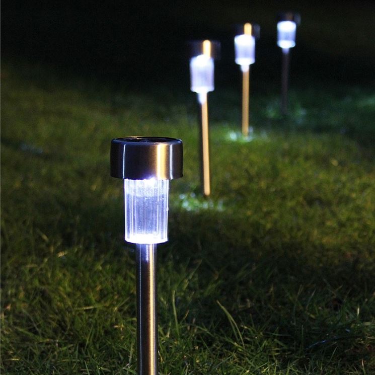Lampade solari da esterno illuminazione giardino lampade esterne ... Faretto solare da esterno