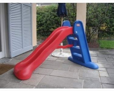 Scivoli da giardino in legno. cool immagine di casetta da giardino ... Giochi per bambini da giardino usati
