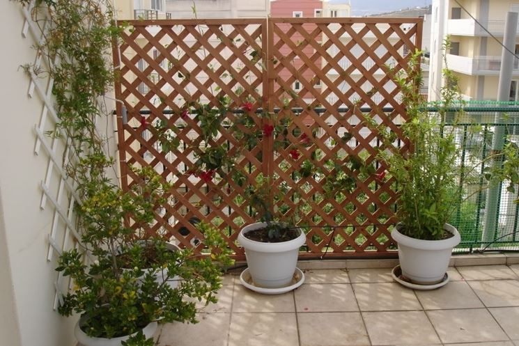 Grigliati in legno per balcone - Grigliati per giardino - Griglie per il  balcone in legno