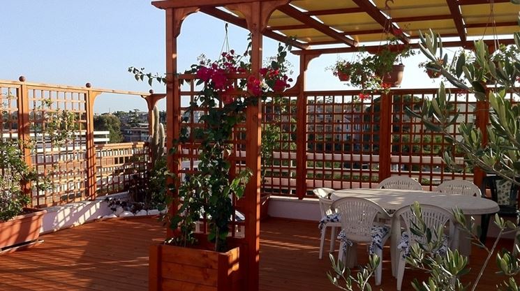 Giardino zen sul balcone: giardino esterno casa idee per arredare ... Grigliati in legno ikea