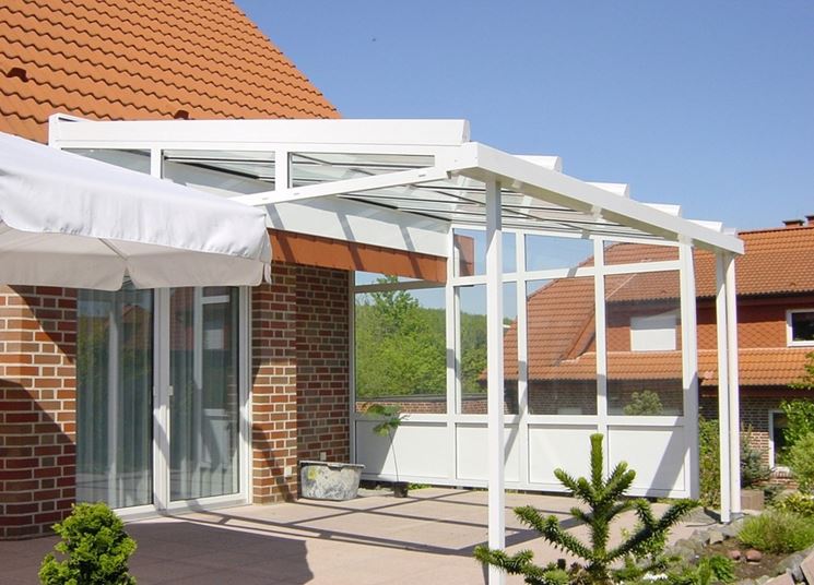 Tettoia terrazzo tettoie da giardino come scegliere le tettoie ... Coperture in pvc per terrazzi