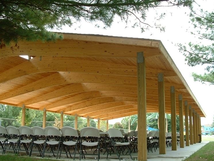 tettoia in legno lamellare