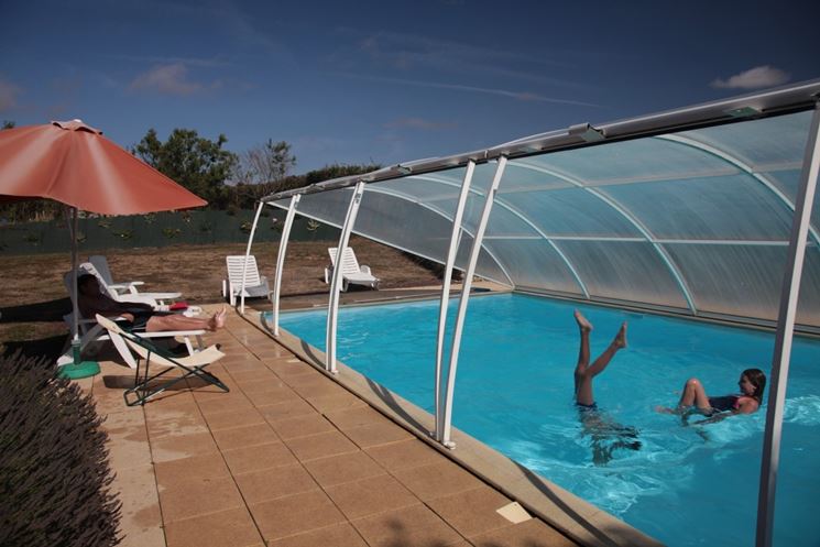 piscina da giardino coperta